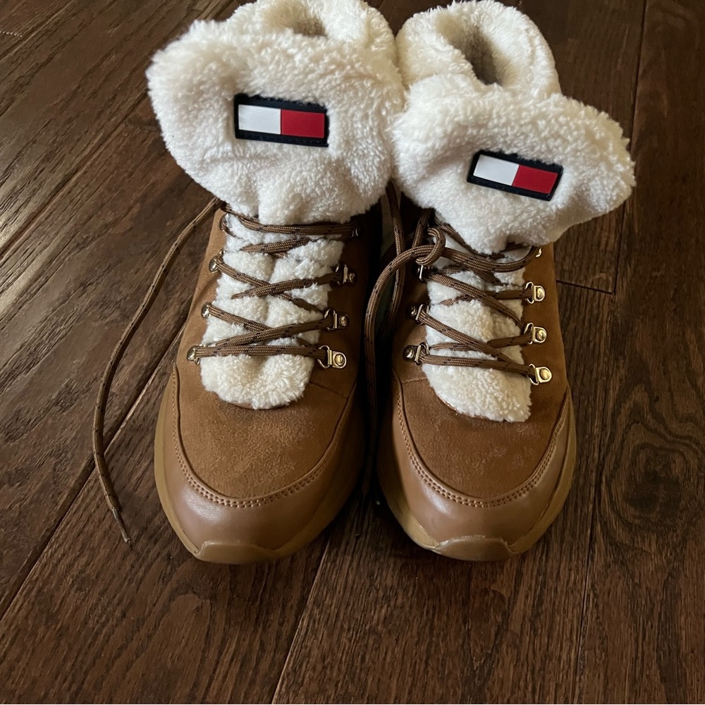 Tommy Hilfiger lace up Sherpa boots